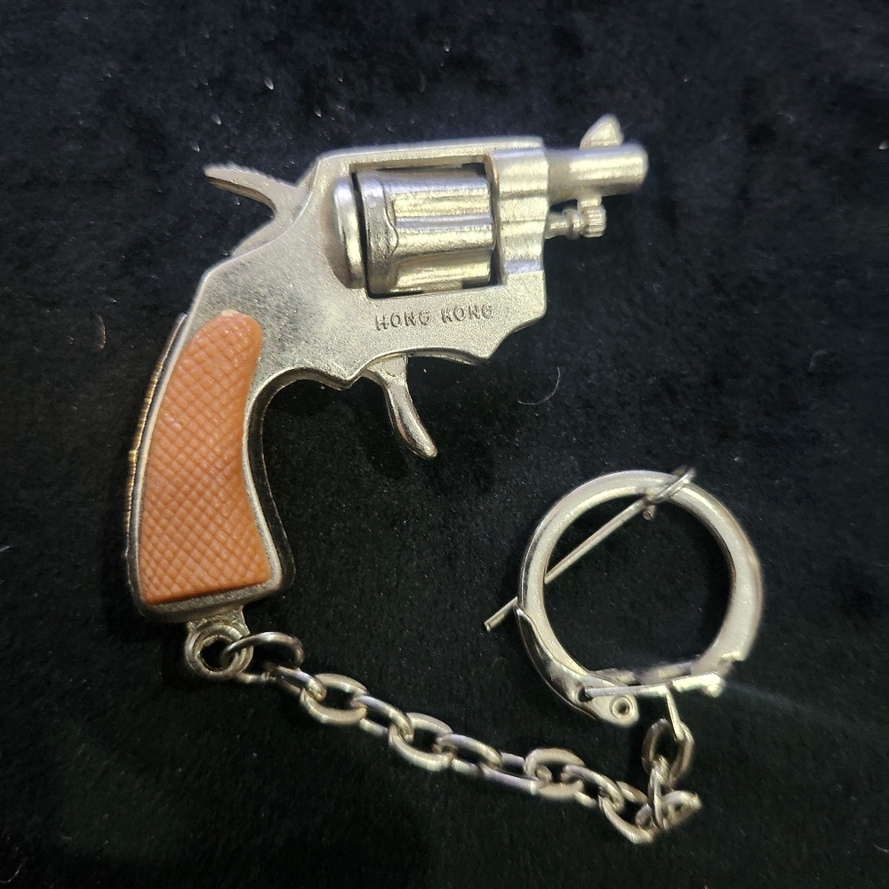 Vintage Revolver Toy Keychain Set - Silver with Brown & Cream Grips - Picture 5 of 5